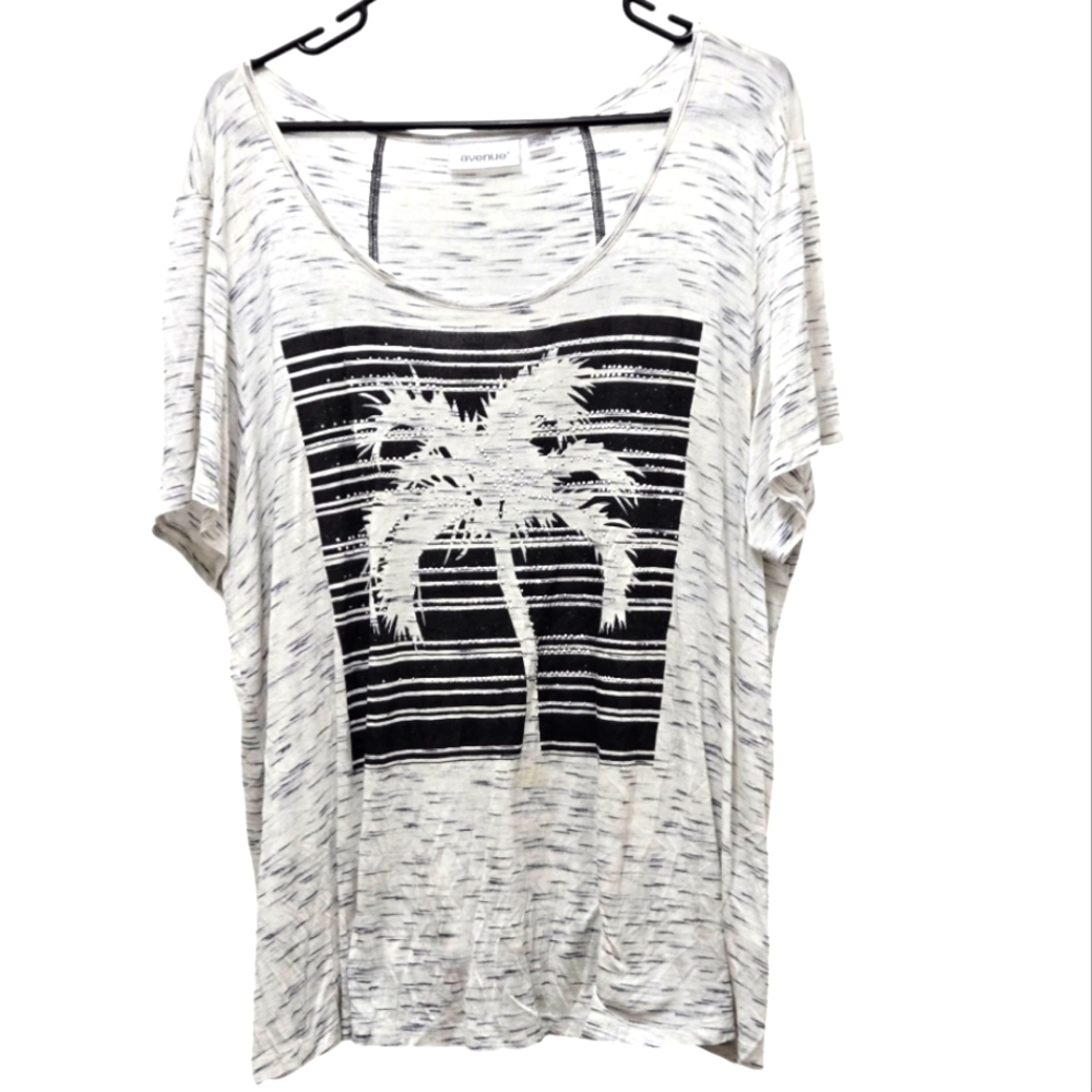 ``T25935 Avenue Black & White Palm Tree Tee